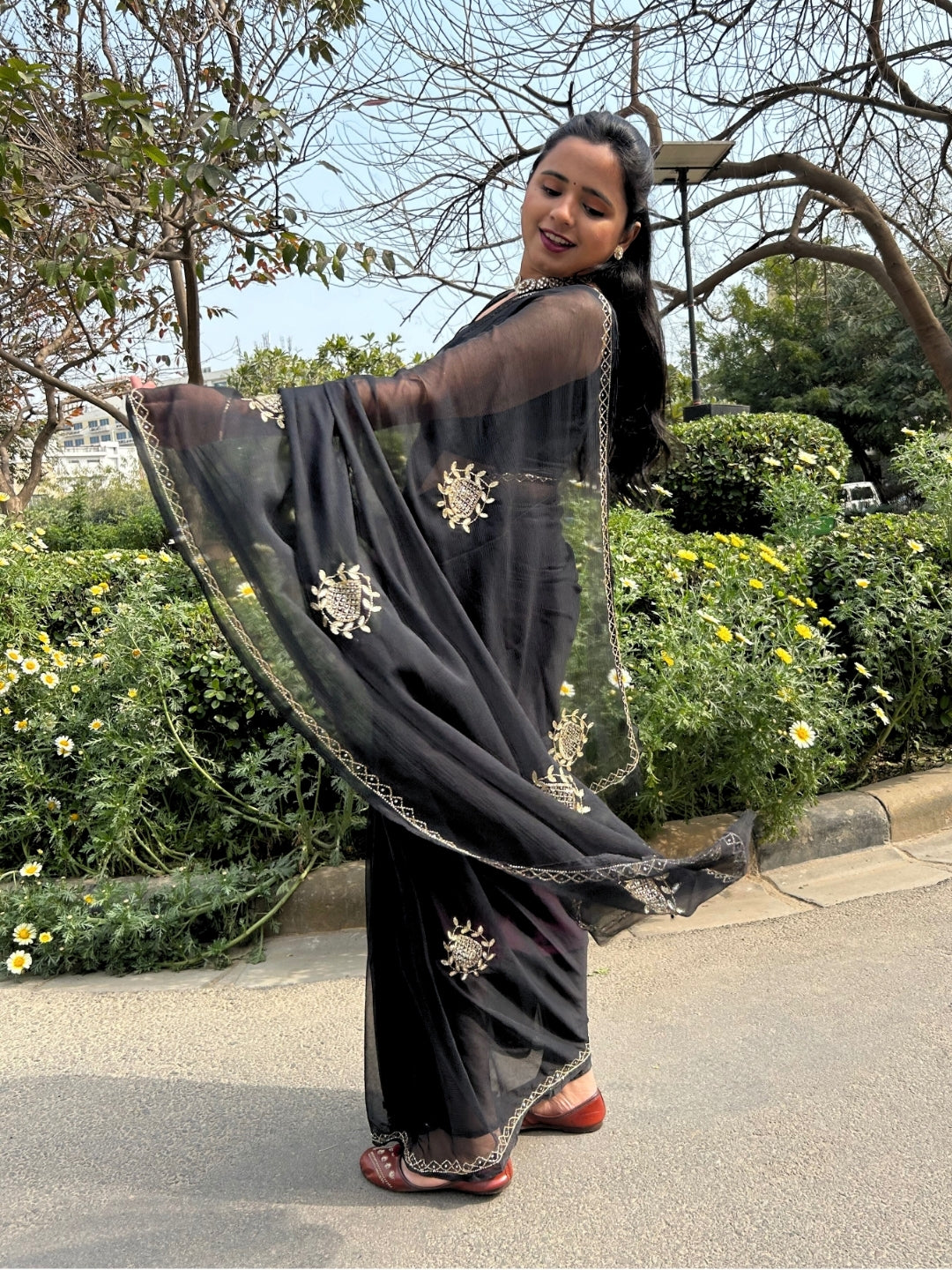 Maharani- Black Pre-Pleated Saree